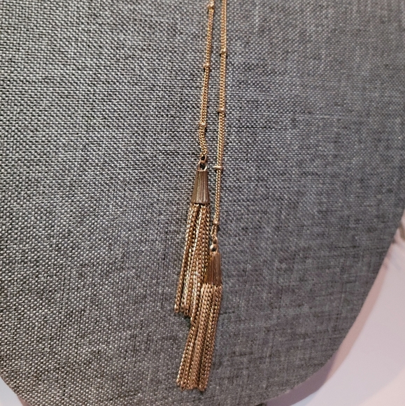 🔥NWT🔥 Van Heusen Long Gold Toned Tassels Necklace - Picture 3 of 6